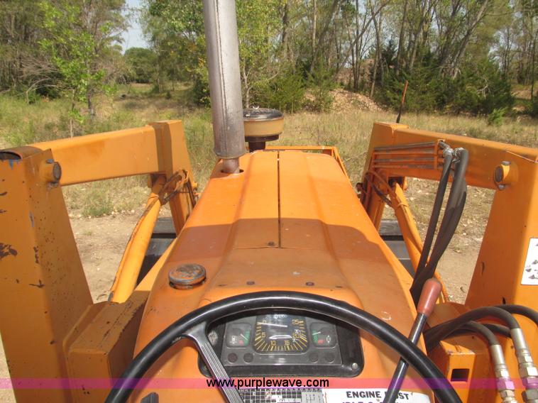 image for item B5200 1990 Ford 6610 tractor