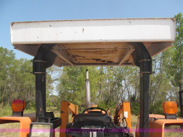 image for item B5200 1990 Ford 6610 tractor