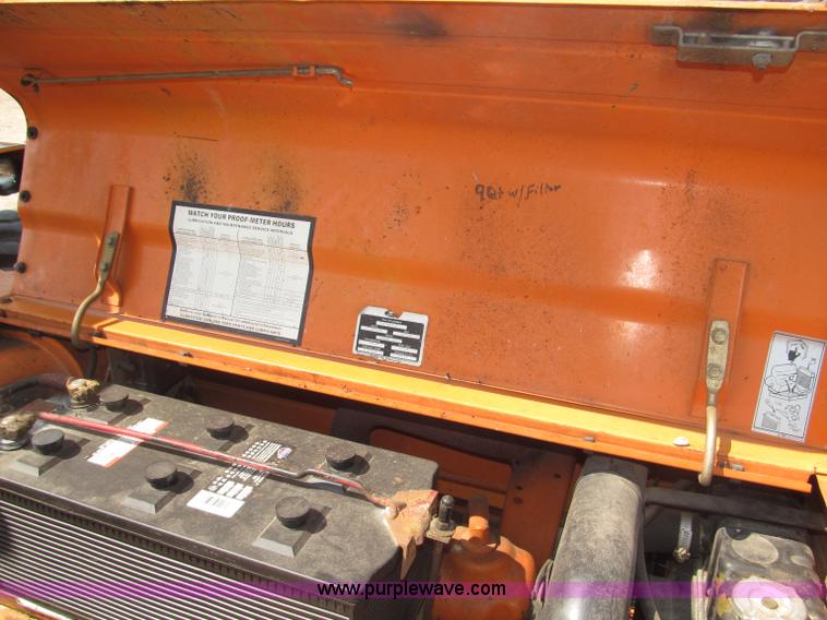 image for item B5200 1990 Ford 6610 tractor