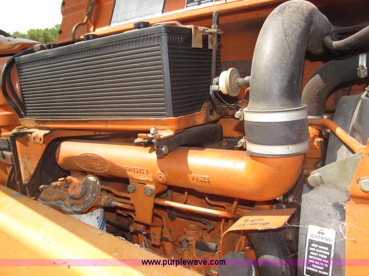 image for item B5200 1990 Ford 6610 tractor