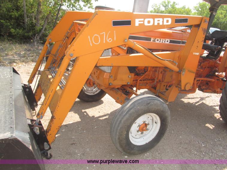 image for item B5200 1990 Ford 6610 tractor