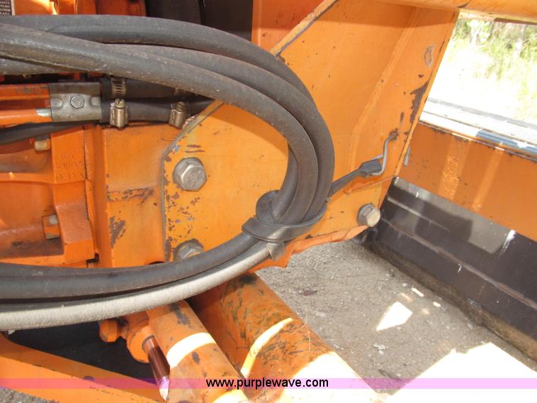 image for item B5200 1990 Ford 6610 tractor