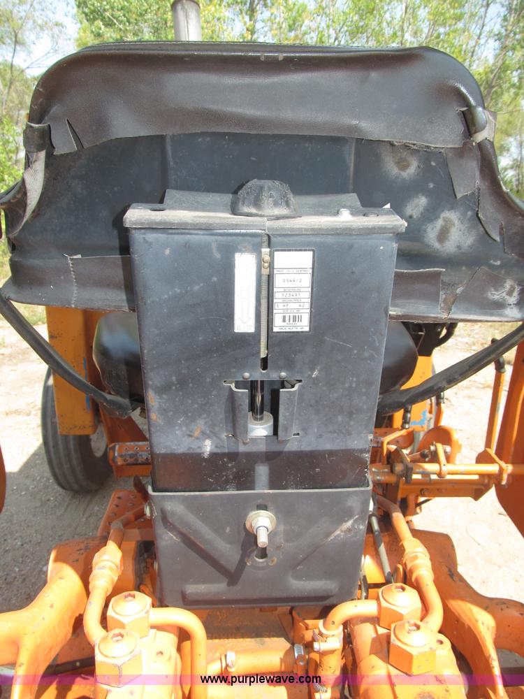 image for item B5200 1990 Ford 6610 tractor