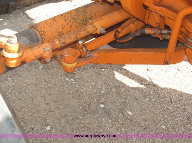 image for item B5200 1990 Ford 6610 tractor