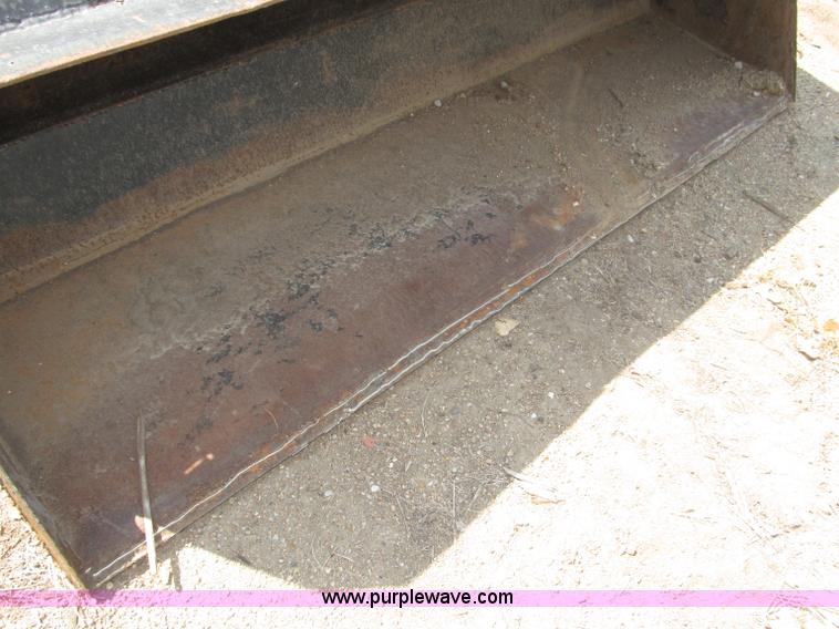 image for item B5200 1990 Ford 6610 tractor