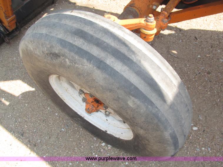 image for item B5200 1990 Ford 6610 tractor