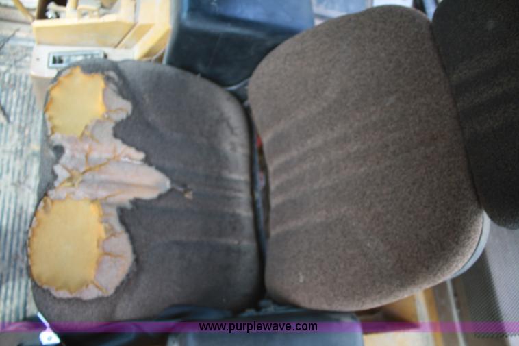 image for item B6954 1990 Caterpillar 953 track loader