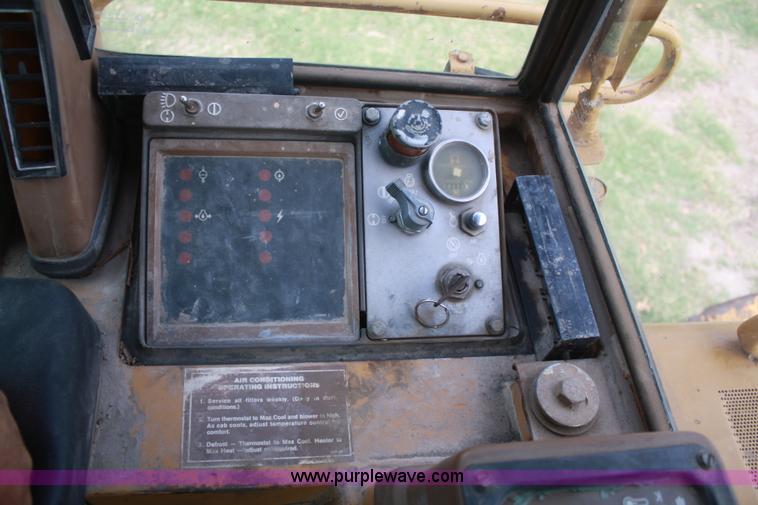 image for item B6954 1990 Caterpillar 953 track loader