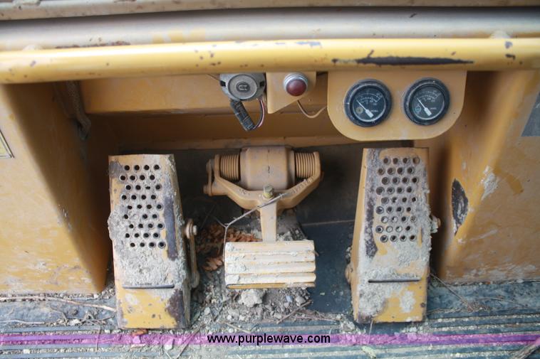 image for item B6954 1990 Caterpillar 953 track loader