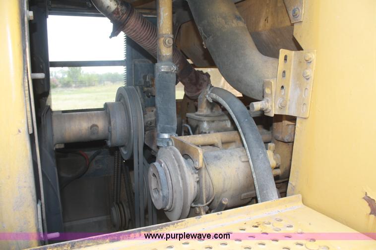 image for item B6954 1990 Caterpillar 953 track loader