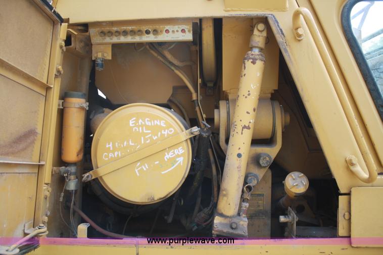 image for item B6954 1990 Caterpillar 953 track loader