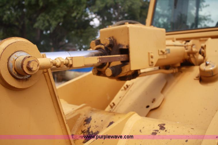 image for item B6954 1990 Caterpillar 953 track loader