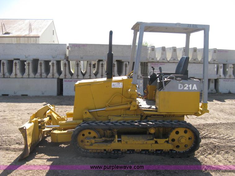 image for item B8026 1999 Komatsu D21A-7 dozer