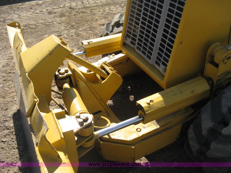image for item B8026 1999 Komatsu D21A-7 dozer