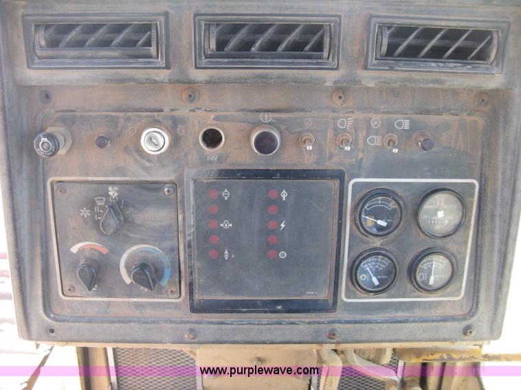 image for item B8027 1995 Caterpillar D5H XL Series II dozer