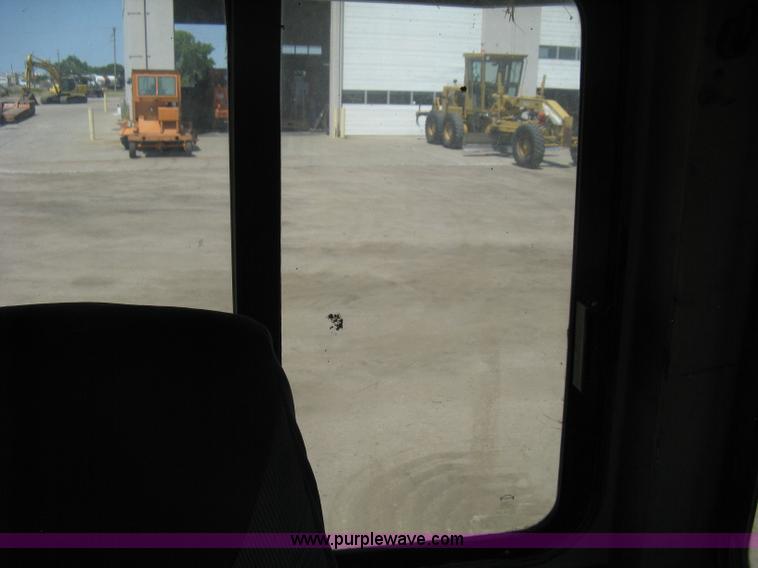 image for item B8027 1995 Caterpillar D5H XL Series II dozer