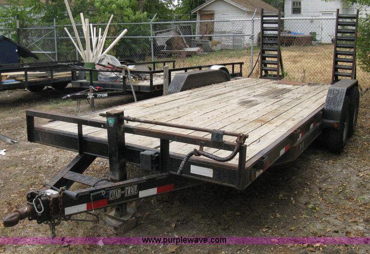 image for item B8032 2003 Load-Trail tandem axle flatbed trailer