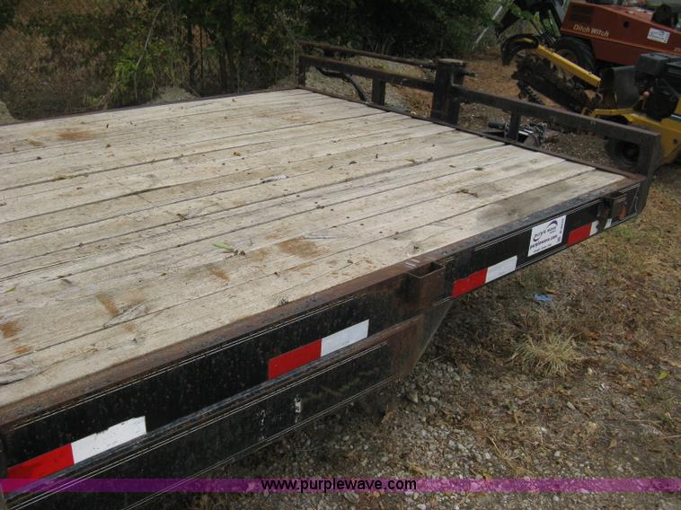 image for item B8032 2003 Load-Trail tandem axle flatbed trailer