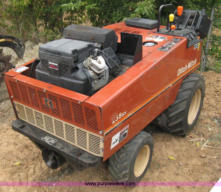 image for item B8036 2005 Ditch Witch 255SXH cable plow trencher