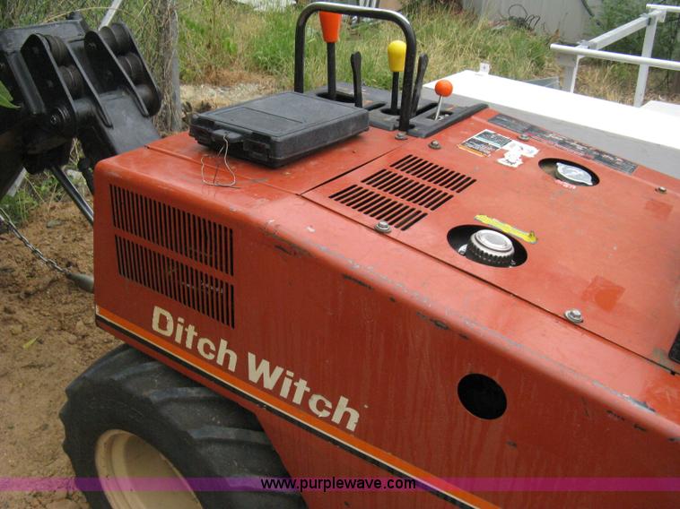 image for item B8036 2005 Ditch Witch 255SXH cable plow trencher