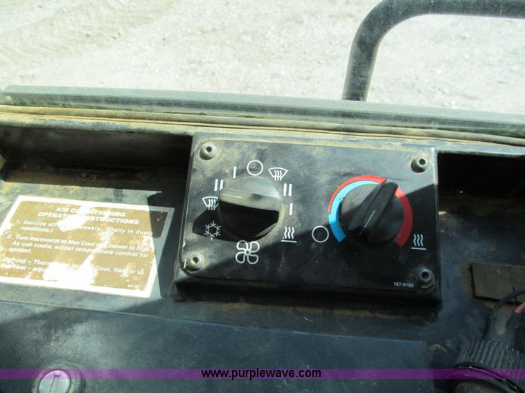 image for item C2422 2002 Caterpillar 953C track loader