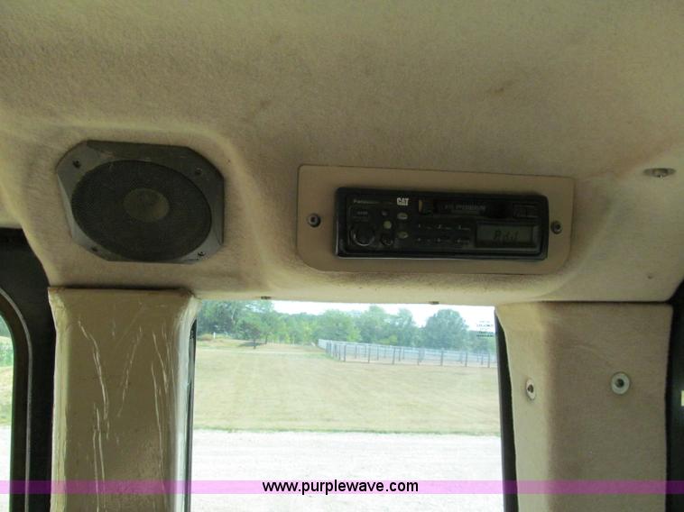 image for item C2422 2002 Caterpillar 953C track loader