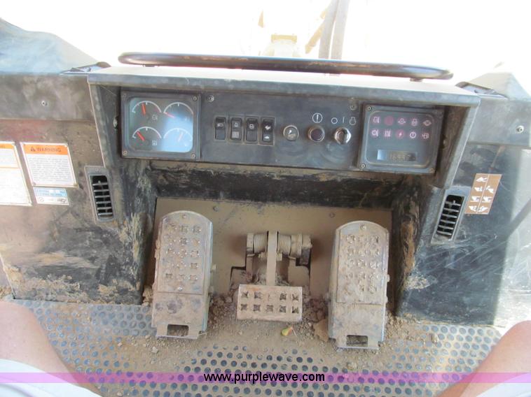 image for item C2422 2002 Caterpillar 953C track loader