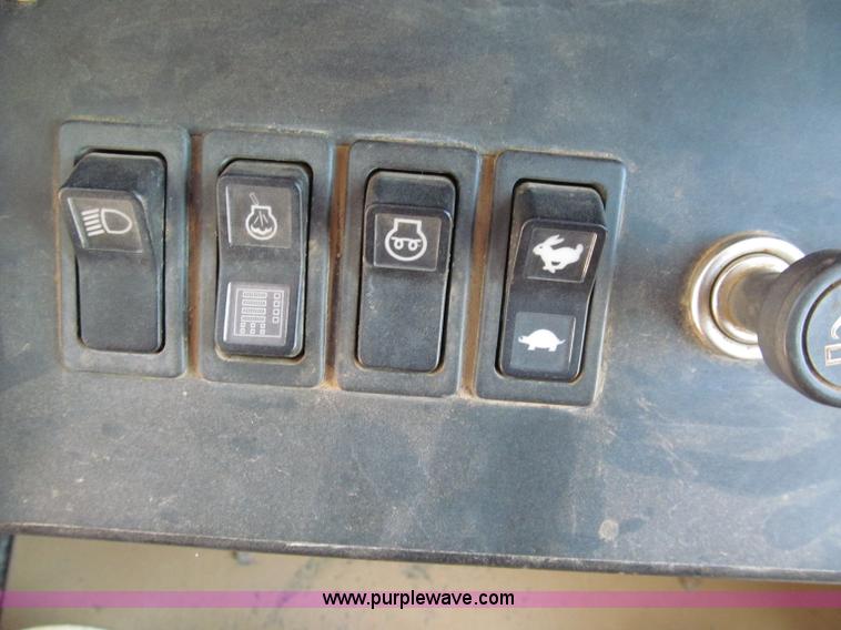 image for item C2422 2002 Caterpillar 953C track loader