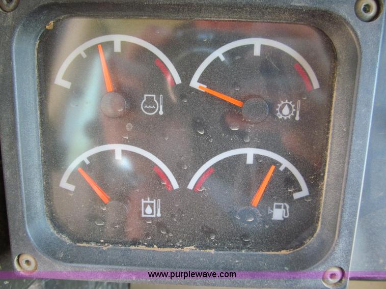 image for item C2422 2002 Caterpillar 953C track loader