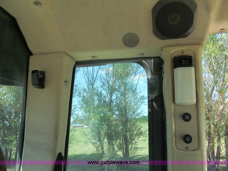 image for item C2422 2002 Caterpillar 953C track loader