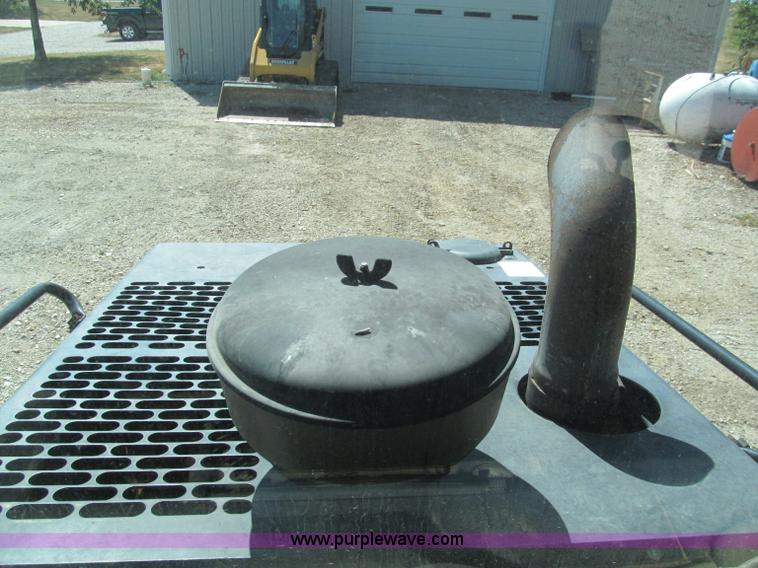 image for item C2422 2002 Caterpillar 953C track loader