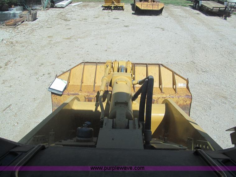 image for item C2422 2002 Caterpillar 953C track loader
