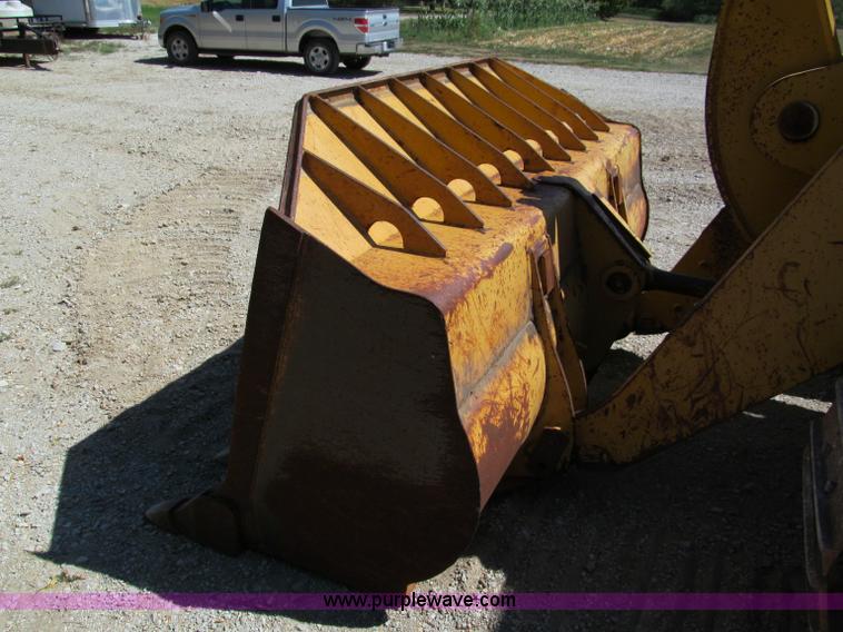 image for item C2422 2002 Caterpillar 953C track loader