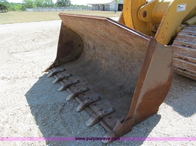 image for item C2422 2002 Caterpillar 953C track loader