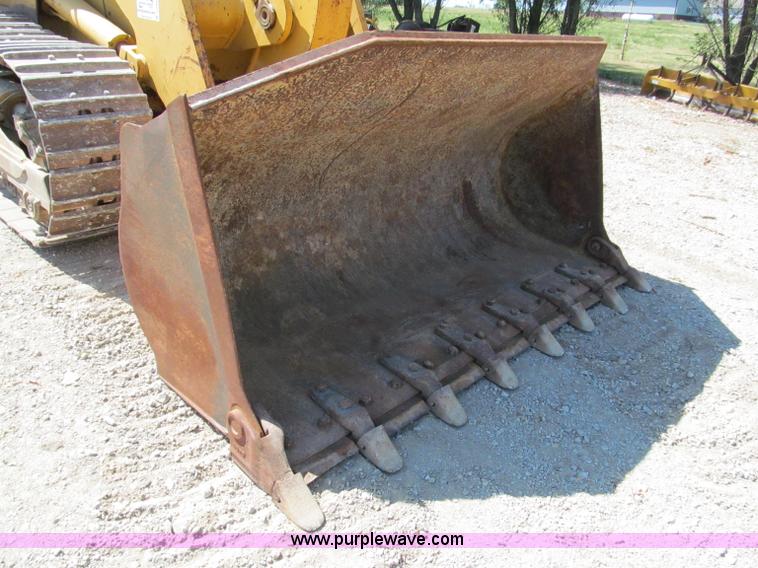 image for item C2422 2002 Caterpillar 953C track loader