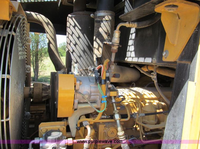 image for item C2422 2002 Caterpillar 953C track loader