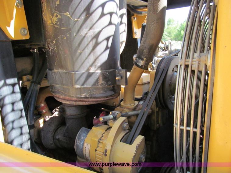 image for item C2422 2002 Caterpillar 953C track loader