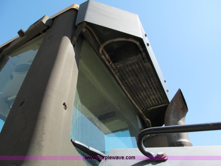 image for item C2422 2002 Caterpillar 953C track loader