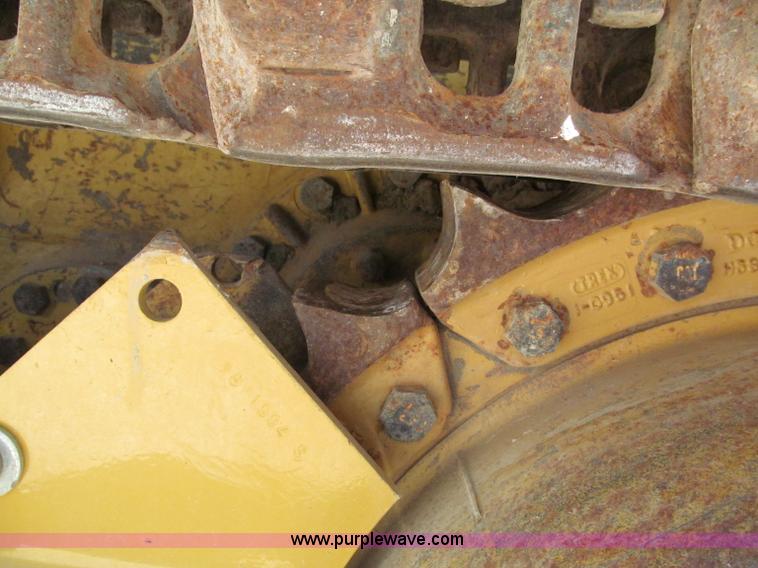 image for item C2422 2002 Caterpillar 953C track loader