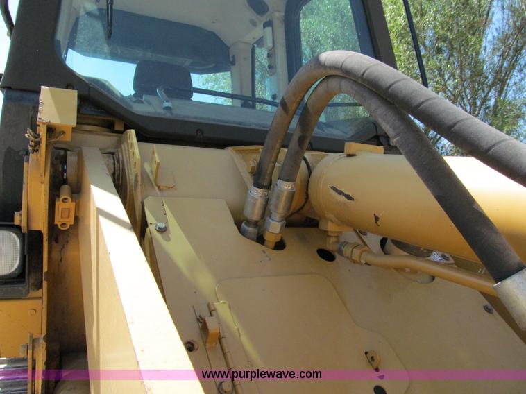 image for item C2422 2002 Caterpillar 953C track loader