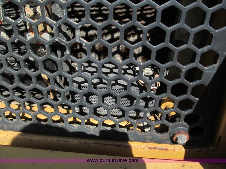 image for item C2422 2002 Caterpillar 953C track loader