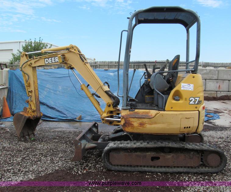image for item C2461 2001 John Deere 27 ZTS compact excavator