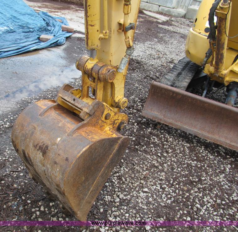 image for item C2461 2001 John Deere 27 ZTS compact excavator