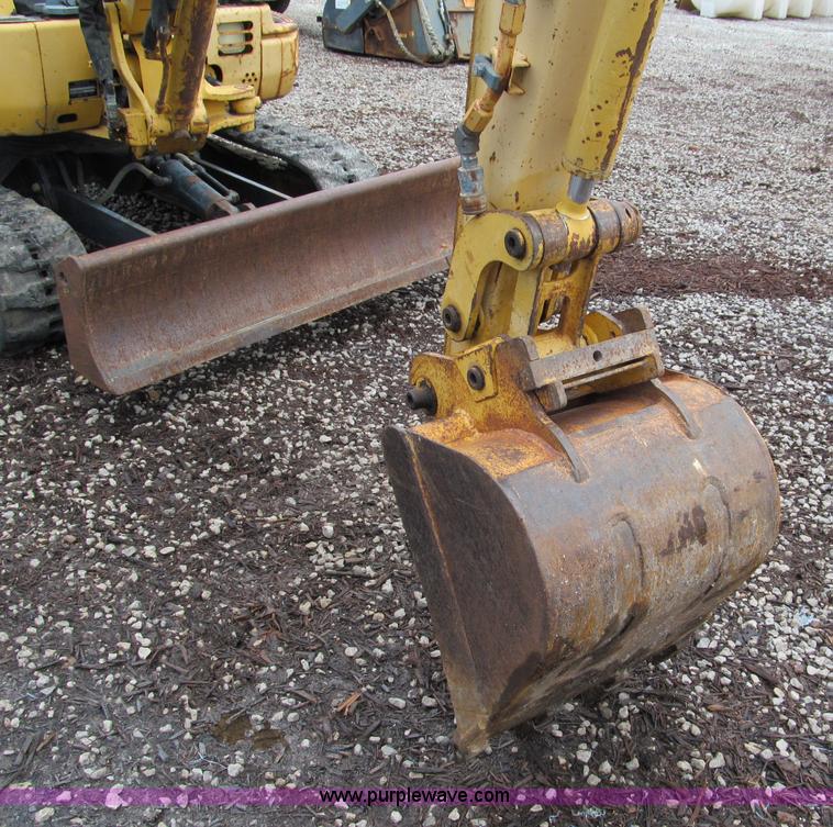 image for item C2461 2001 John Deere 27 ZTS compact excavator