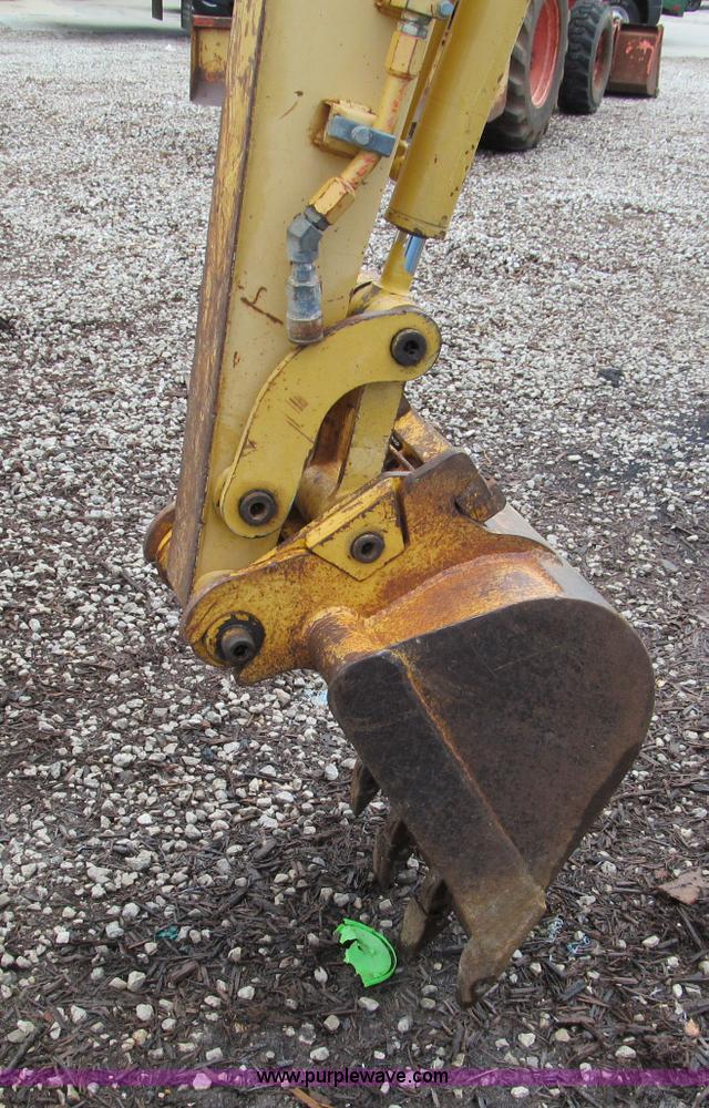 image for item C2461 2001 John Deere 27 ZTS compact excavator