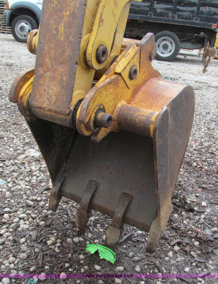 image for item C2461 2001 John Deere 27 ZTS compact excavator