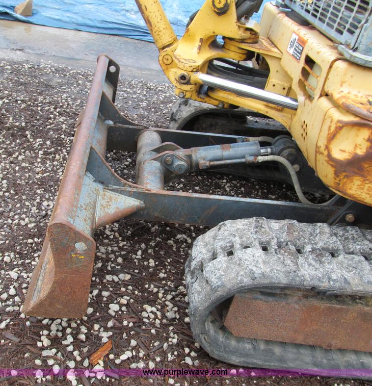 image for item C2461 2001 John Deere 27 ZTS compact excavator