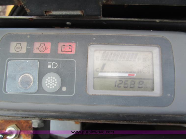 image for item C2461 2001 John Deere 27 ZTS compact excavator