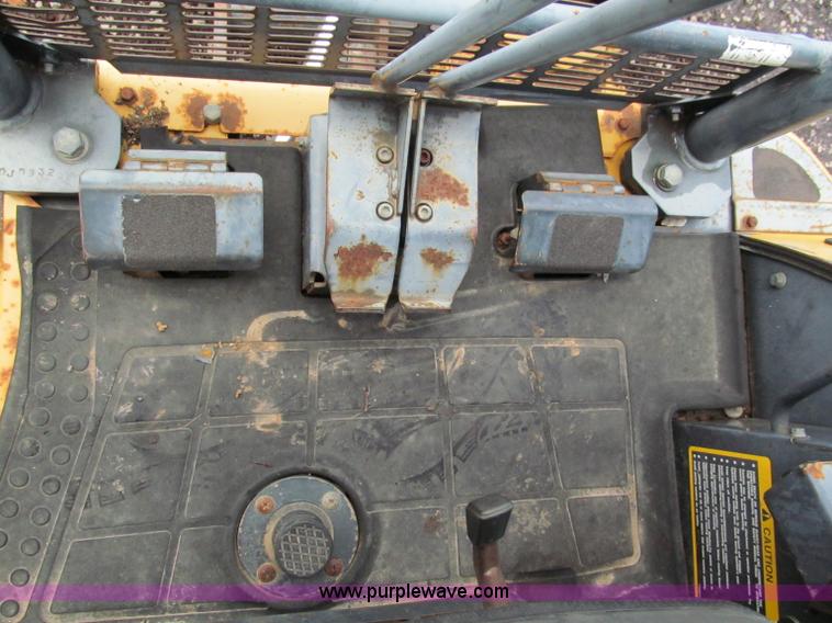 image for item C2461 2001 John Deere 27 ZTS compact excavator