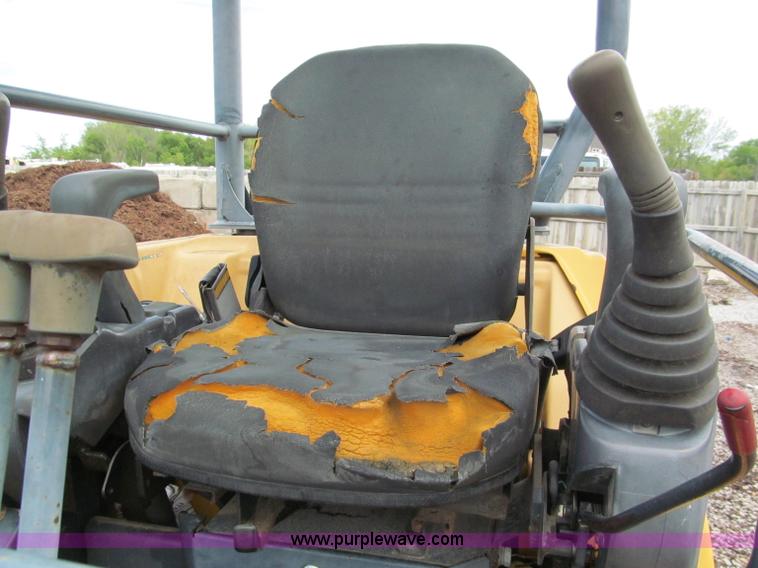 image for item C2461 2001 John Deere 27 ZTS compact excavator
